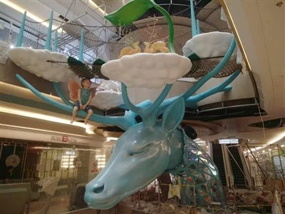 Storskala udendørs glasfiberskulptur